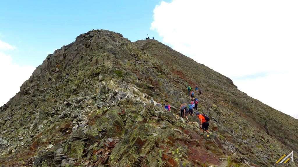 Trekkingi w europejskich górach.